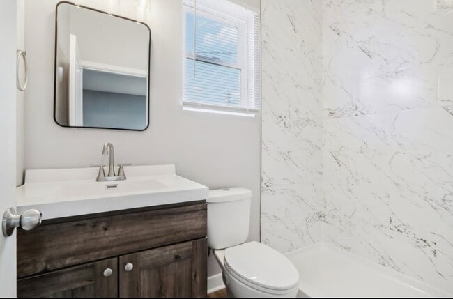 Building Photo - 2018 Rembrandt St