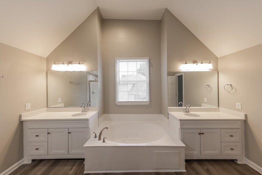 Building Photo - 186 Championship Ct
