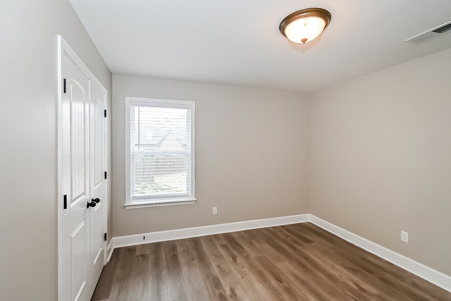 Building Photo - 3110 Logan's Loop