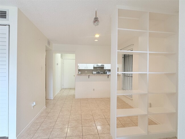 Building Photo - 6701 Sands Point Dr