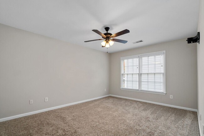 Building Photo - Spacious 4-Bedroom Two-Story Home in Dunwo...