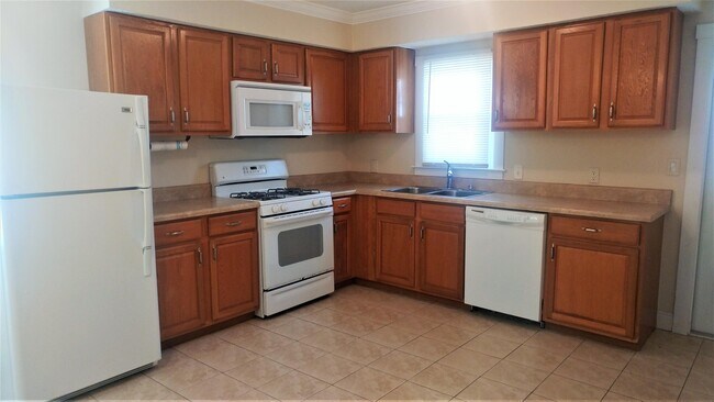 Building Photo - 415 Greenbriar Dr