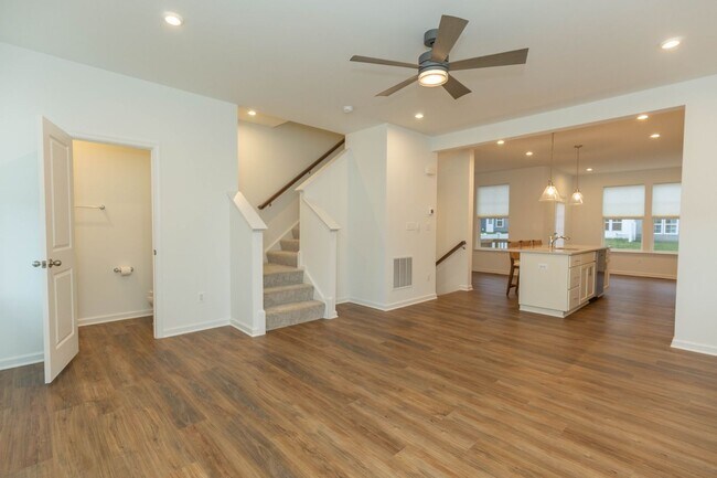 Building Photo - 3 Bed/3.5 Bath NEW Townhome in Charles Town, WV