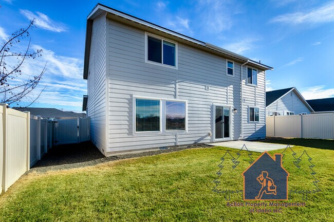 Building Photo - 3181 N Saratov Wy