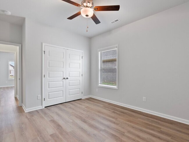 Building Photo - 210 Saddle St