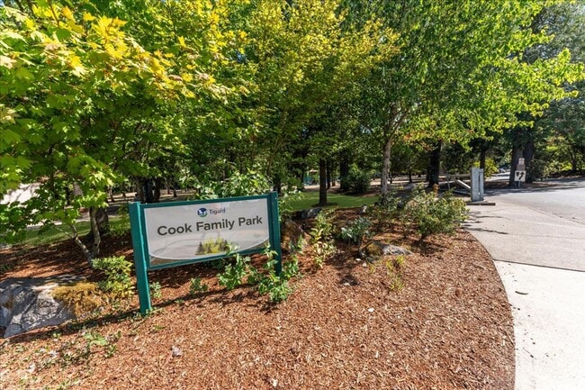 Building Photo - Beautifully Renovated 4-Bedroom, 2-Bath Ho...