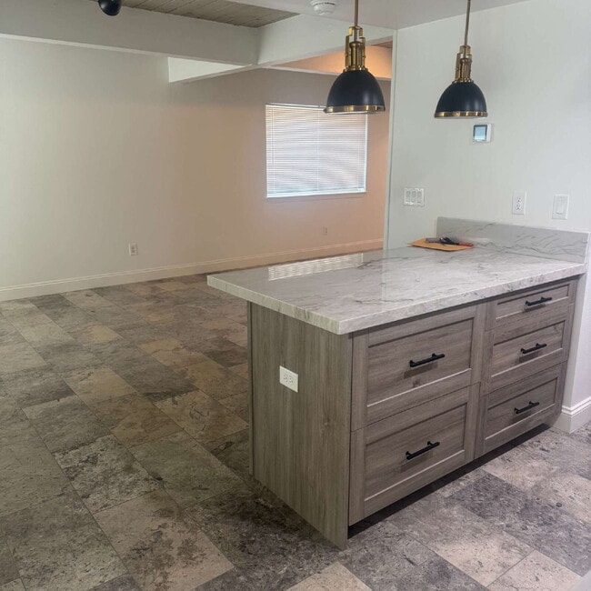 Building Photo - South Davis Townhome