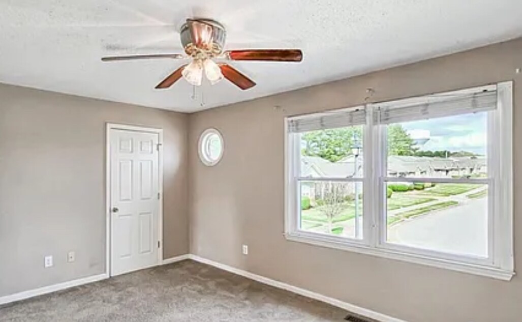 Building Photo - 21899 Williamsburg Dr