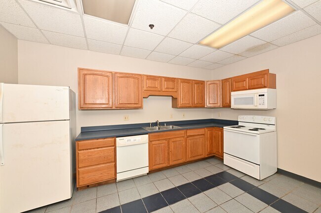 Building Photo - 2121 S 55th St