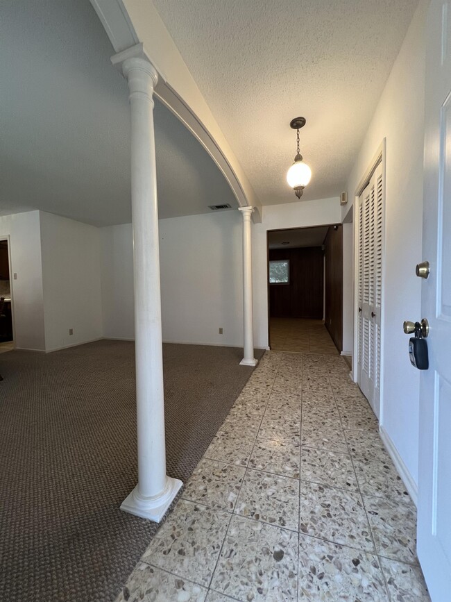 Building Photo - 1735 Donaldson Ave