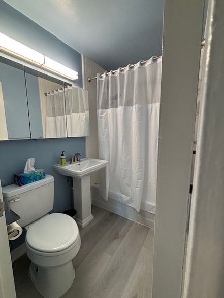 Bathroom - 1011 Arlington Blvd