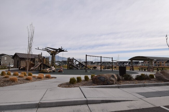 Building Photo - Gorgeous 5 Bed 3 Bath home in Herriman!!!