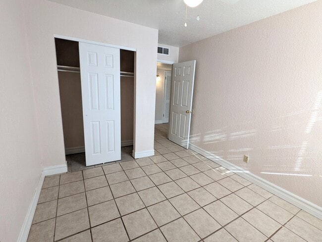 Building Photo - 8816 Norton St