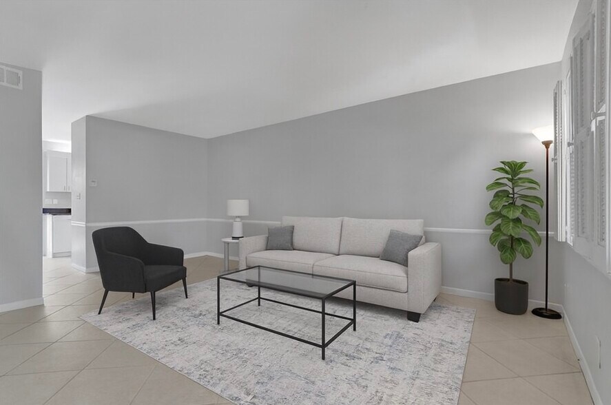 Building Photo - 12 NE 20th Ct