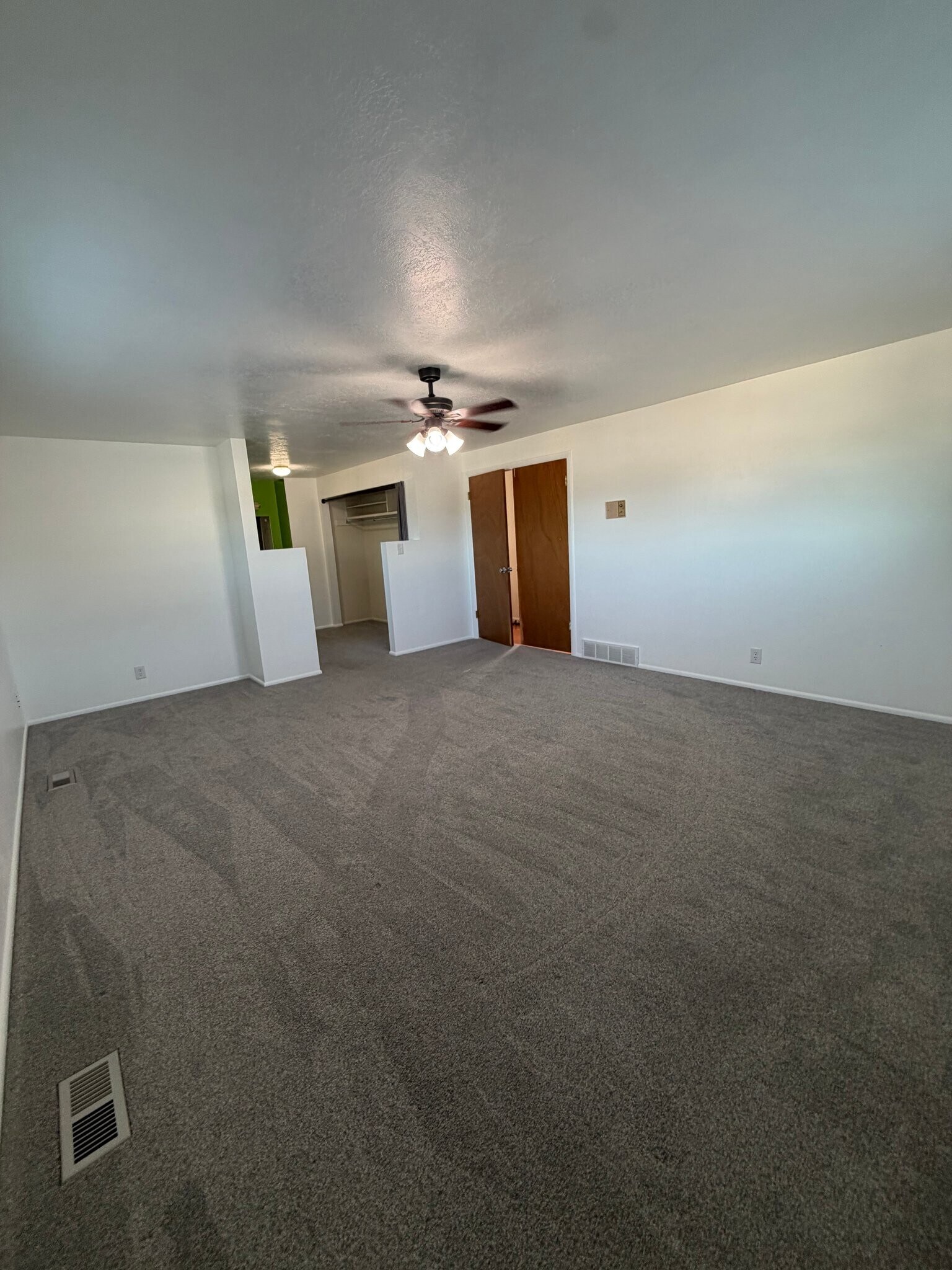 Building Photo - 881 N 1000 E