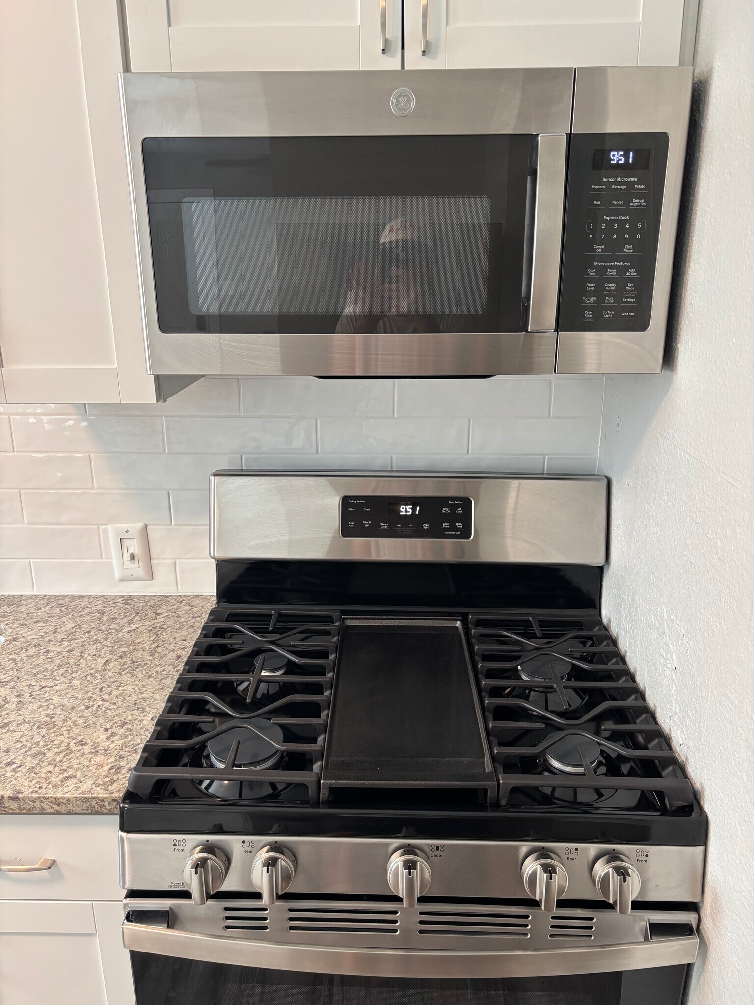 Stove and Microwave - 2805 Crest Avenue
