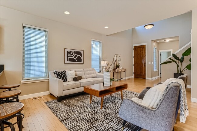 Building Photo - 2514 NW Parnell Terrace