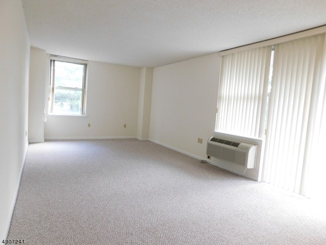 Building Photo - 300 Main St