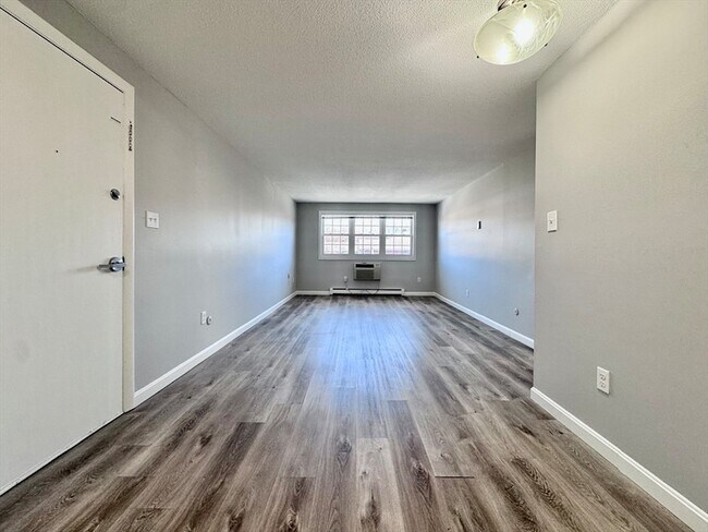 Building Photo - 2 Old Colony Ln