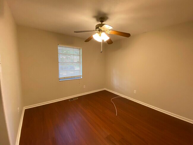 Building Photo - 2506 Waldemar Ln