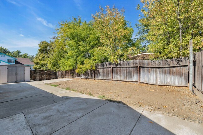 Building Photo - 8327 Trimmer Way