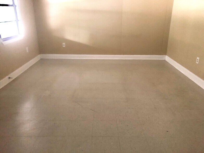 Building Photo - 43334 Happywoods Rd Exd