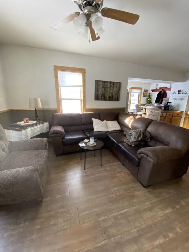 Primary Photo - Cute 1 Bed, 1 Bath home in Crosby - Includ...