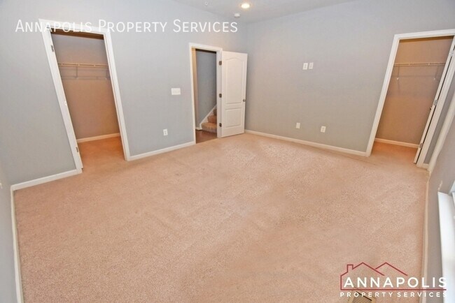 Building Photo - 8289 Meadowood Dr