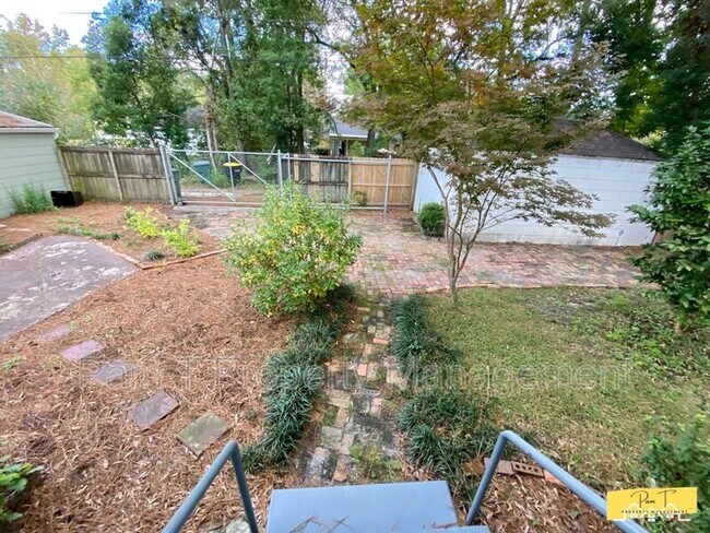 Building Photo - 304 Columbus Dr