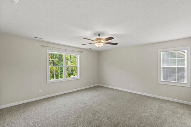 Building Photo - $500 off 1st Month's Rent! Convenience to Camp Lejeune!
