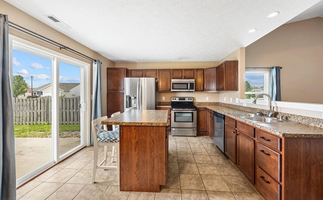 Building Photo - 3185 Fleming Dr