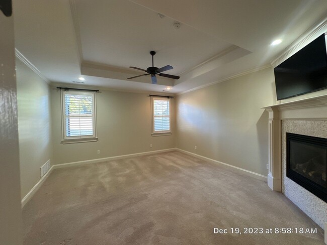 Building Photo - 5 Bedroom /4 Bath House in LAKELAND!!!