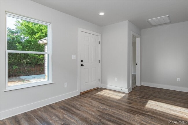 Building Photo - 6232 Burbank Crossing Loop