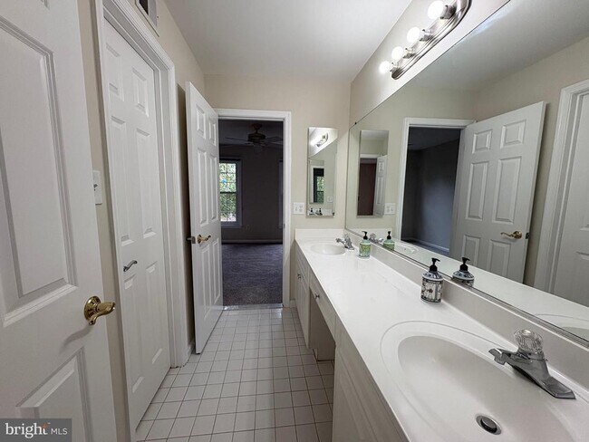 Building Photo - 1151 Fieldview Dr