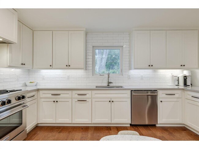 Building Photo - 8700 Mountainwood Cir