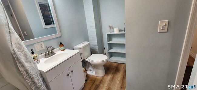 Building Photo - 1555 Byam Rd