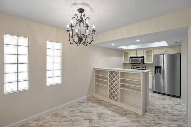 Building Photo - Camelback Corridor Condo now available!