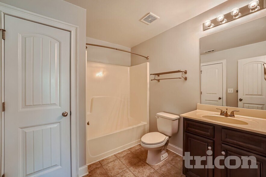 Building Photo - 296 Prescott Dr