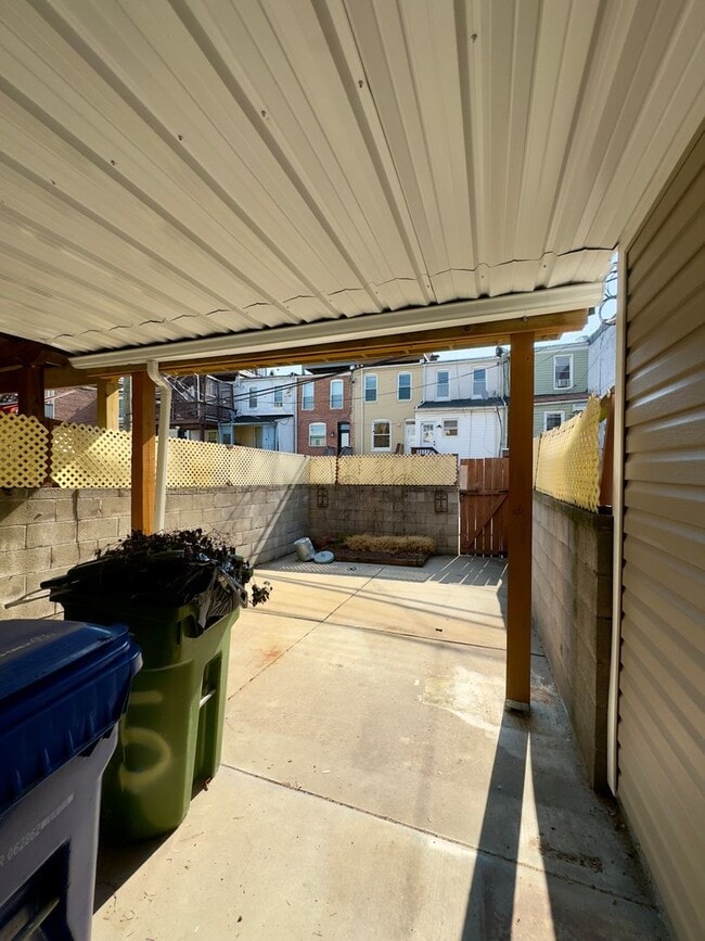 Building Photo - 415 S Bouldin St