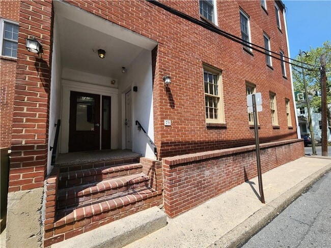 Building Photo - TWO BEDROOM APARTMENT MAIN & MARKET STREETS