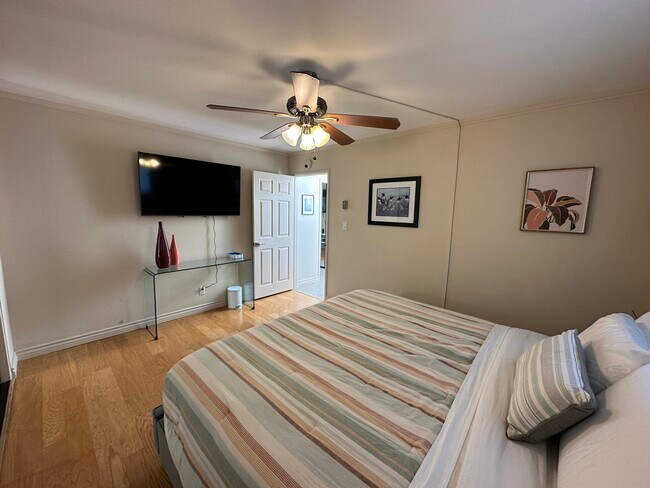 Building Photo - 3707 E Livingston Dr