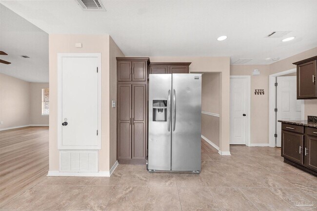 Building Photo - 5850 Princeton Dr