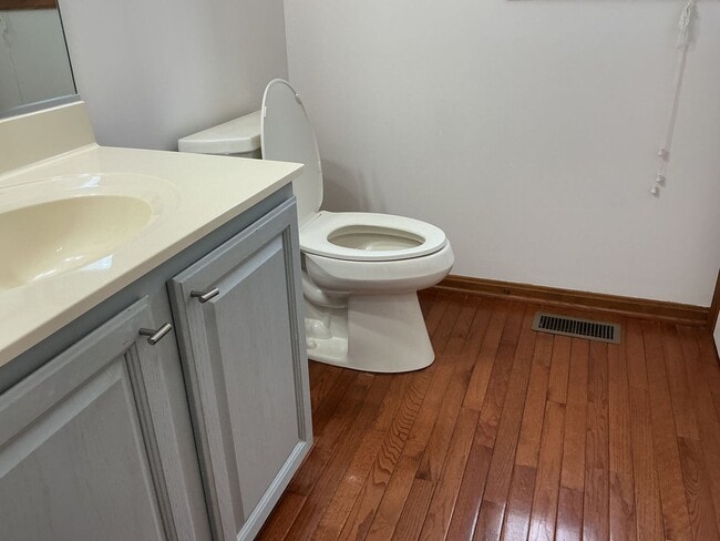 Building Photo - Welcome home!  Sought after Lake of the Woods!