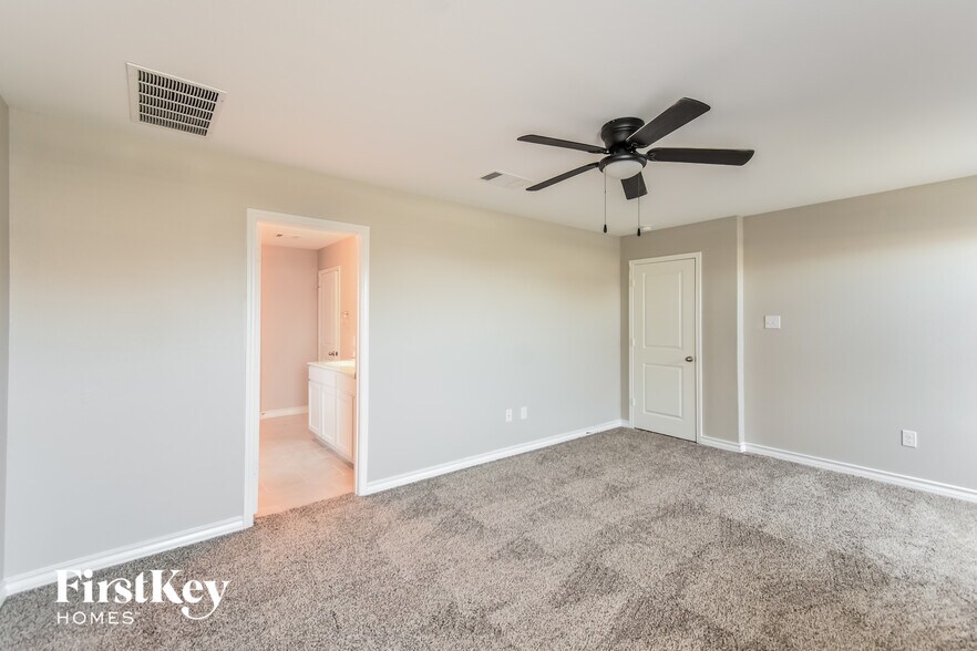 Building Photo - 6502 Hoffman Pln