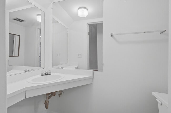 Building Photo - 1746 Sessions Walk