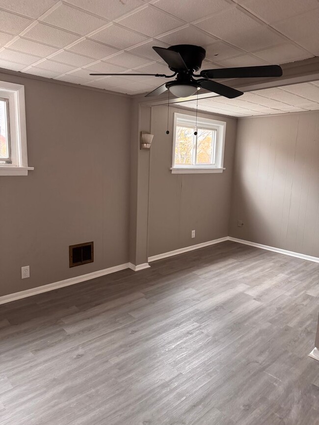 Building Photo - 1047 Hamilton Ave