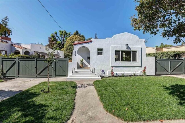 Building Photo - Beautiful Historic Home Meets Modern Luxury in San Leandro