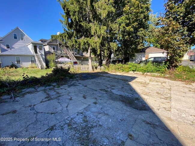 Building Photo - 308 N Irving Ave