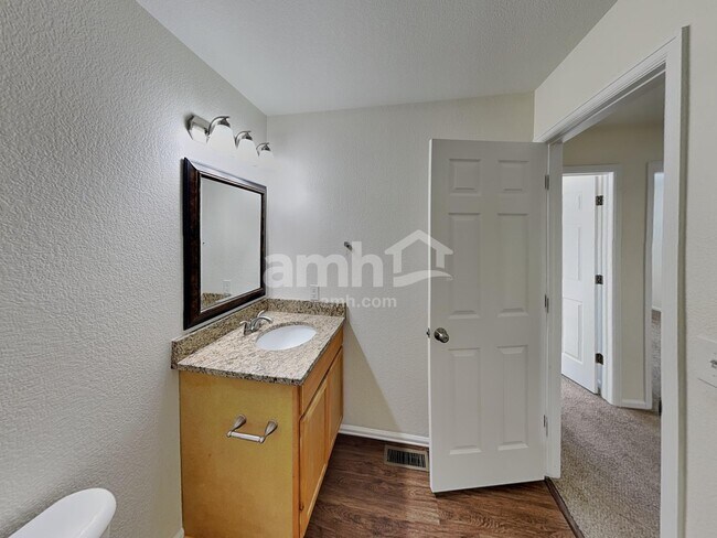 Building Photo - 861 Stagecoach Dr