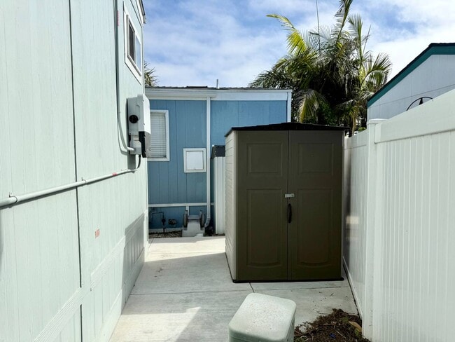 Building Photo - 80 Huntington St